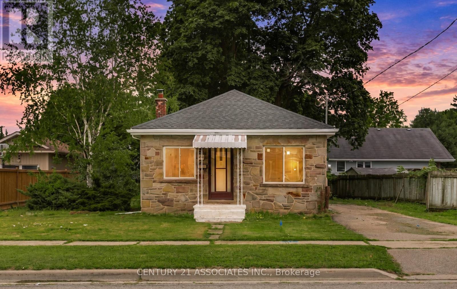48 King Street, Halton Hills (Georgetown), Ontario  L7G 2G4 - Photo 2 - W13664598