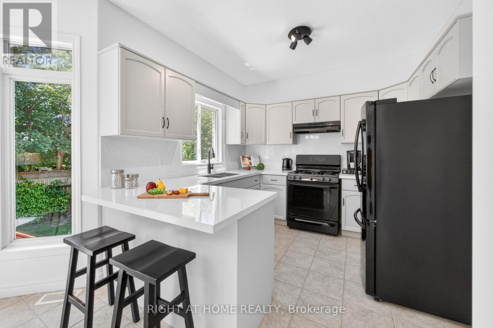 72 Beardmore Crescent, Halton Hills (Ac Acton), Ontario  L7J 2Z1 - Photo 4 - W13665870