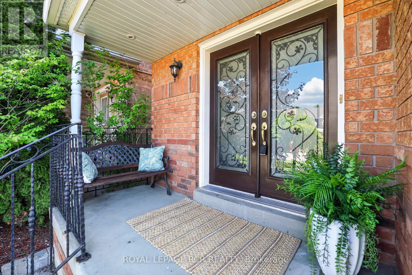94 Atwood Avenue, Halton Hills (Georgetown), Ontario  L7G 6A1 - Photo 2 - W13665968
