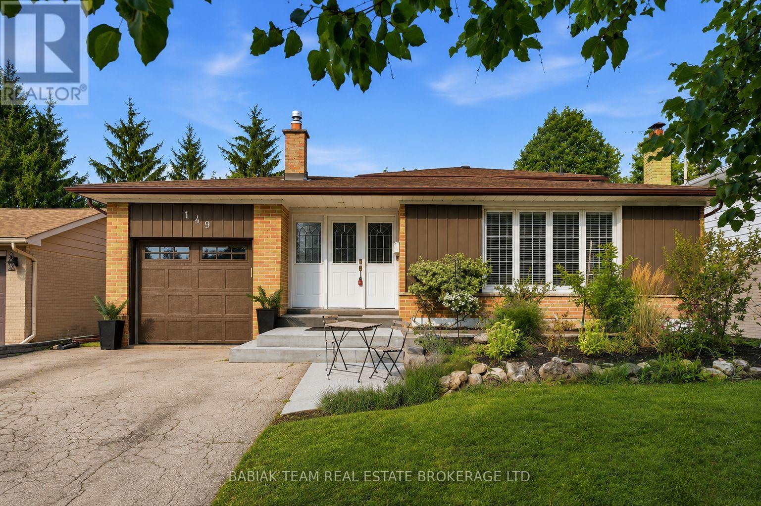 149 Mountainview Road S, Halton Hills (Georgetown), Ontario  L7G 4K4 - Photo 1 - W13667412