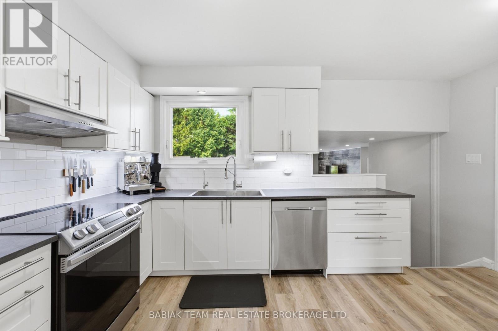 149 Mountainview Road S, Halton Hills (Georgetown), Ontario  L7G 4K4 - Photo 10 - W13667412