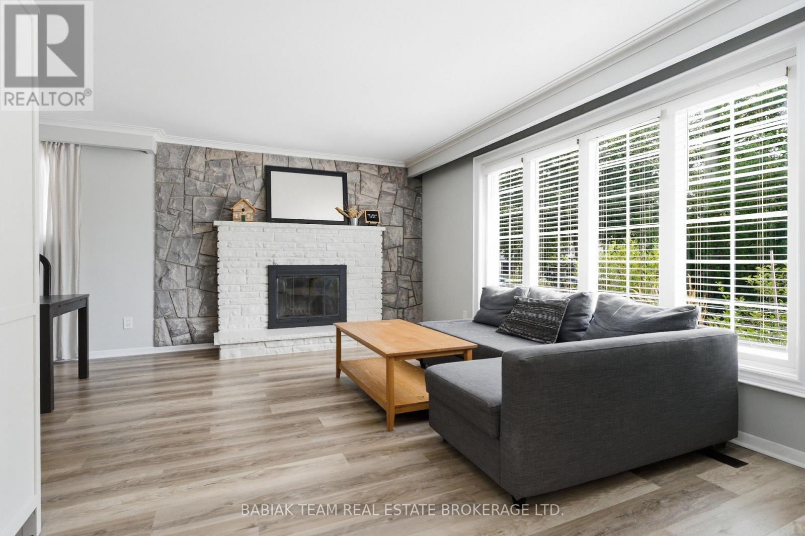 149 Mountainview Road S, Halton Hills (Georgetown), Ontario  L7G 4K4 - Photo 3 - W13667412
