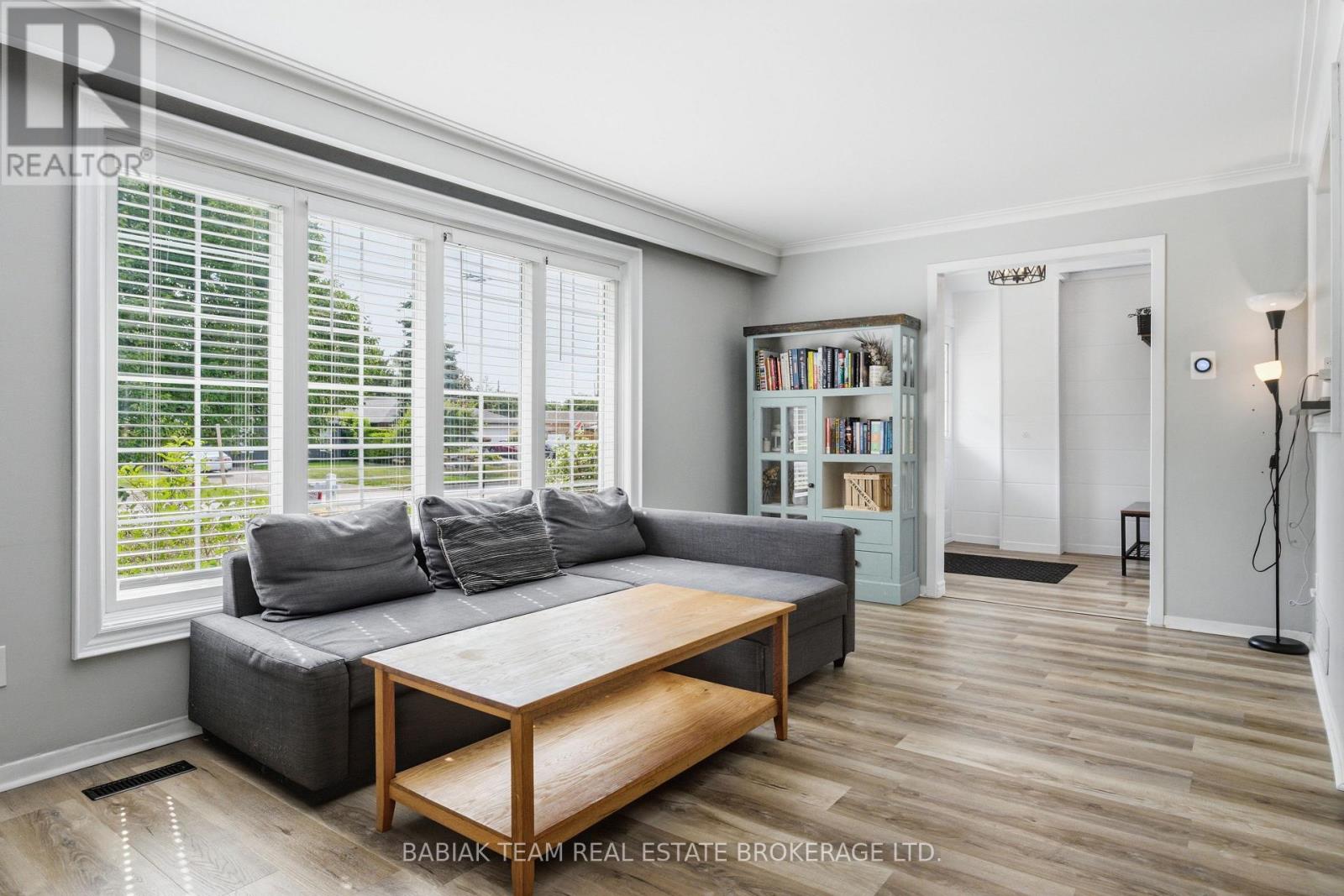 149 Mountainview Road S, Halton Hills (Georgetown), Ontario  L7G 4K4 - Photo 5 - W13667412