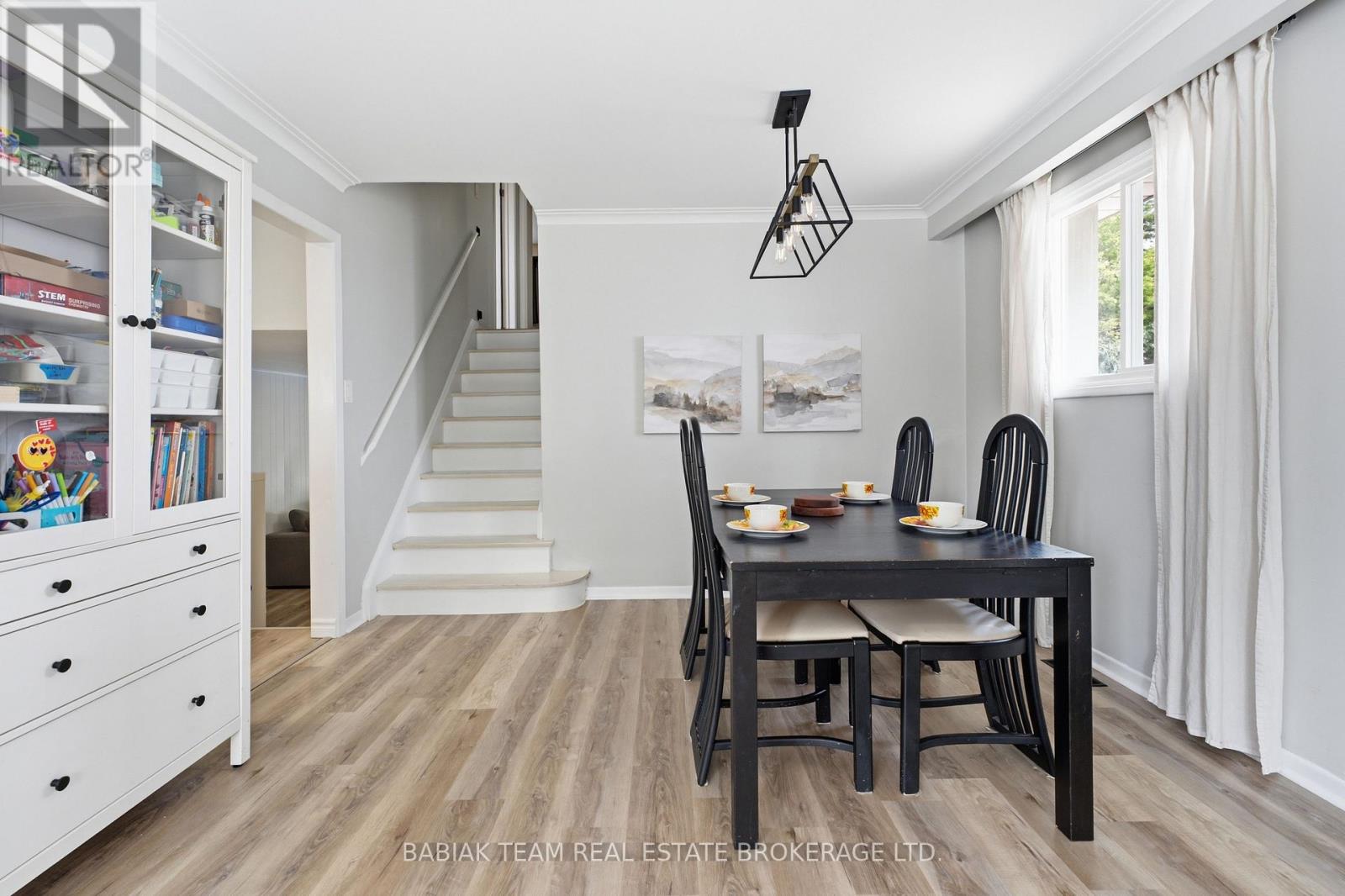 149 Mountainview Road S, Halton Hills (Georgetown), Ontario  L7G 4K4 - Photo 6 - W13667412