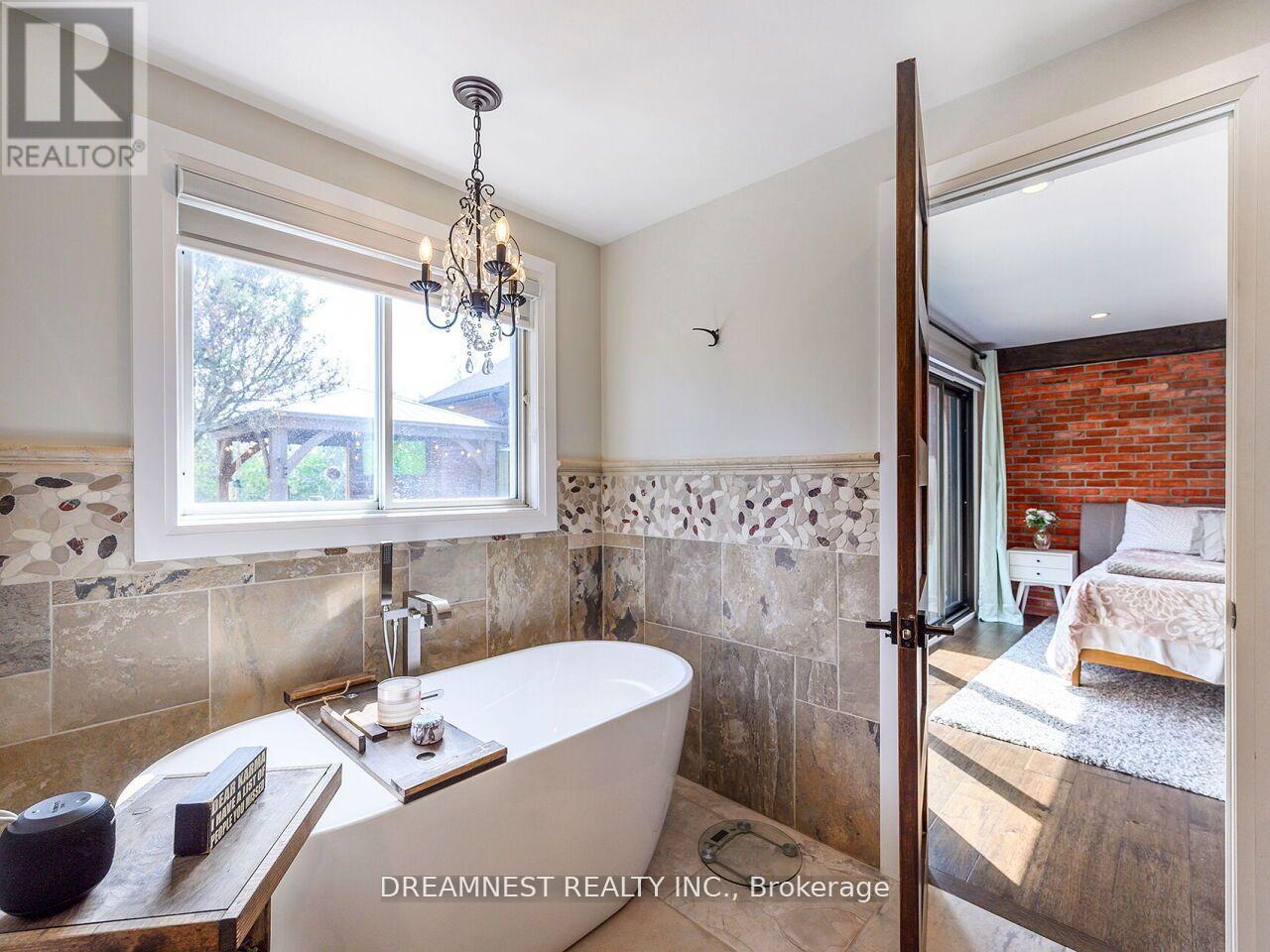 11132 Mcfarland Court, Milton (Brookville/haltonville), Ontario  L0P 1B0 - Photo 12 - W13667796