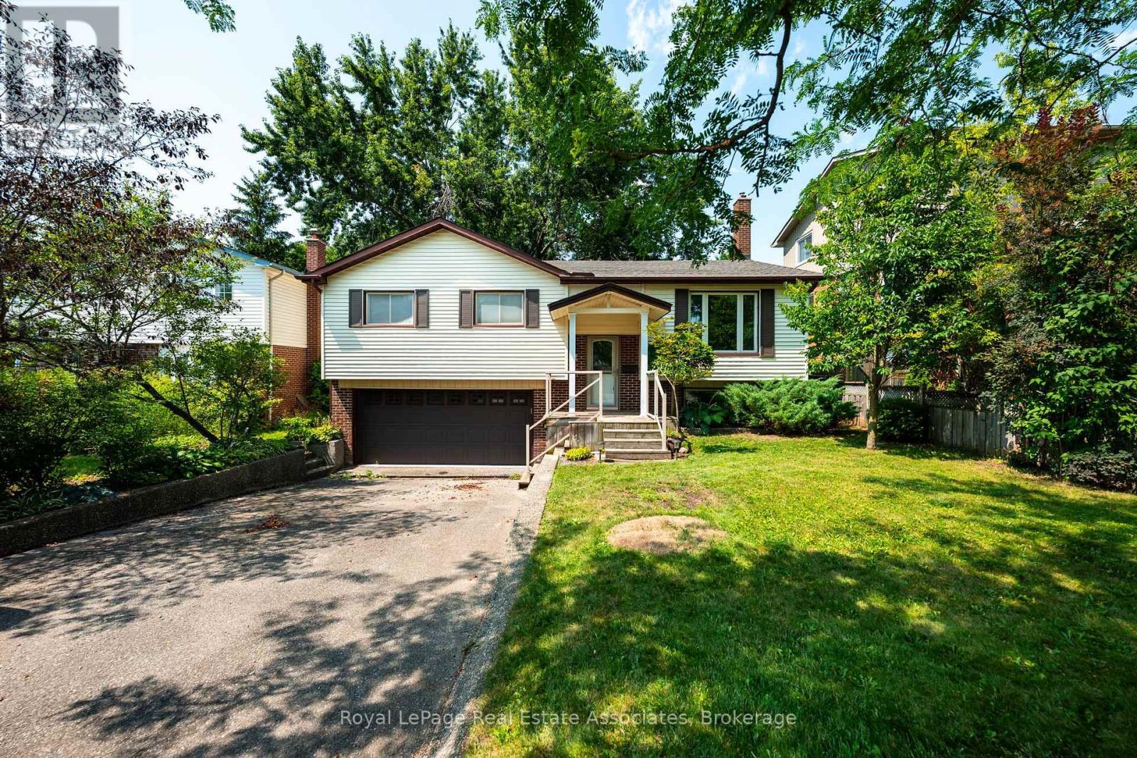 11 Berry Street, Halton Hills (Ac Acton), Ontario  L7J 2N9 - Photo 1 - W13670912