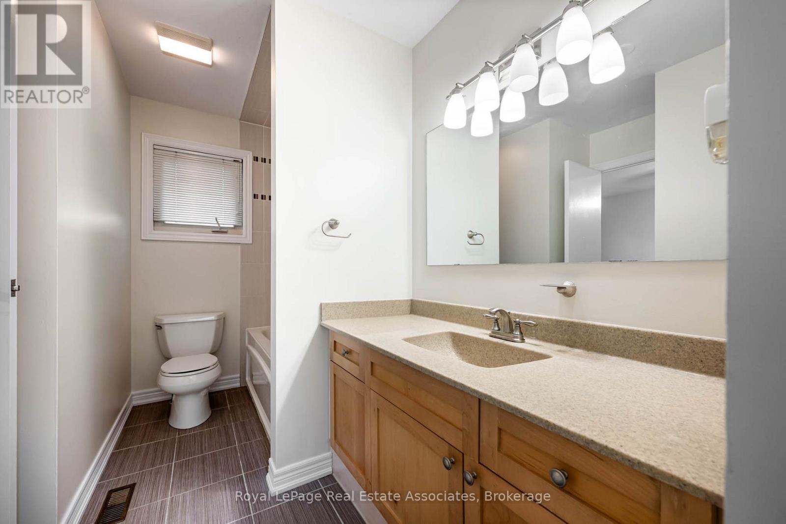 11 Berry Street, Halton Hills (Ac Acton), Ontario  L7J 2N9 - Photo 19 - W13670912