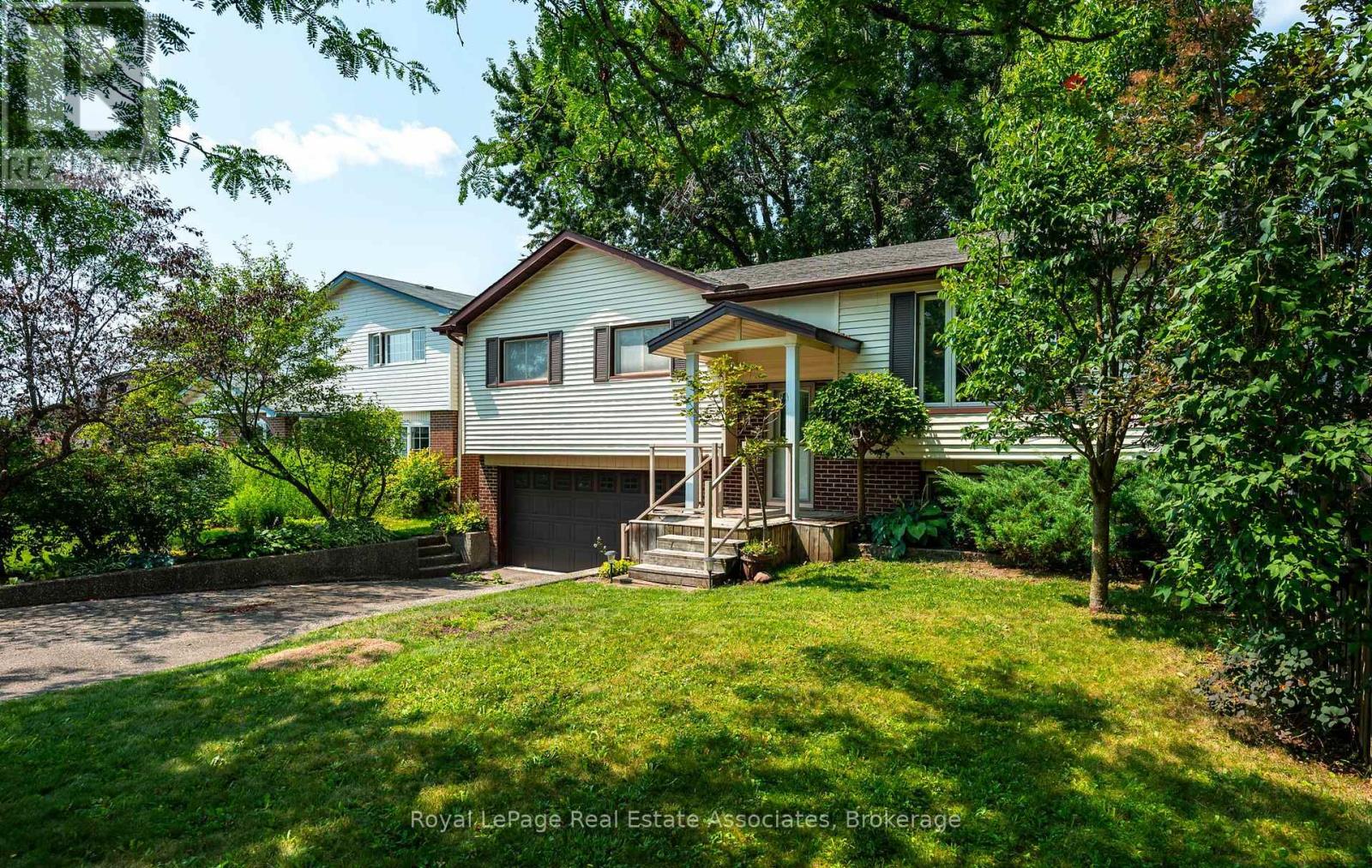 11 Berry Street, Halton Hills (Ac Acton), Ontario  L7J 2N9 - Photo 3 - W13670912