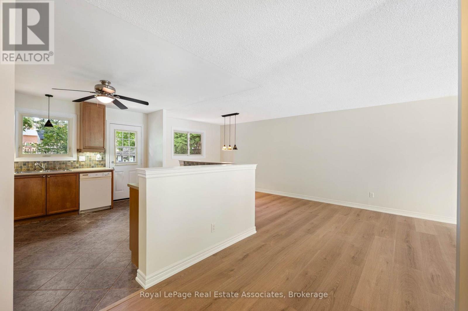 11 Berry Street, Halton Hills (Ac Acton), Ontario  L7J 2N9 - Photo 8 - W13670912
