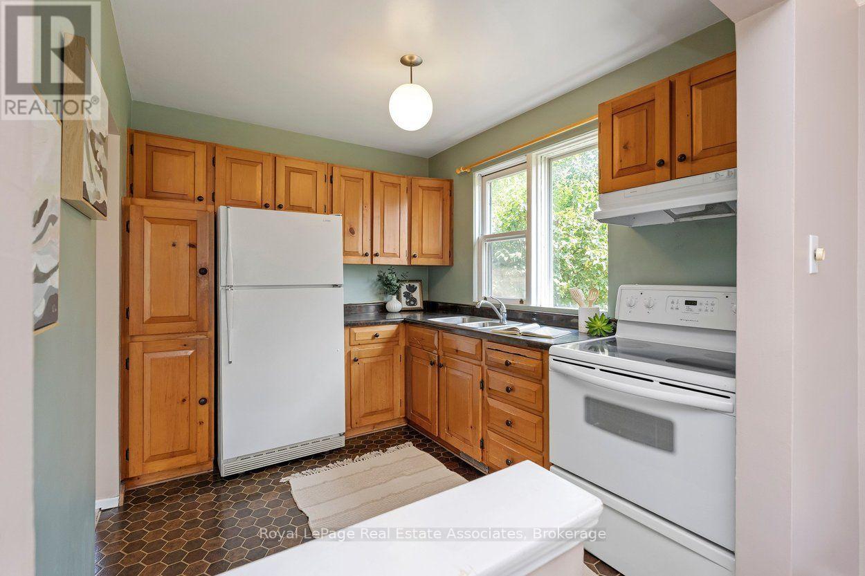 64 Mcintyre Crescent, Halton Hills (Georgetown), Ontario  L7G 1N3 - Photo 12 - W13671336