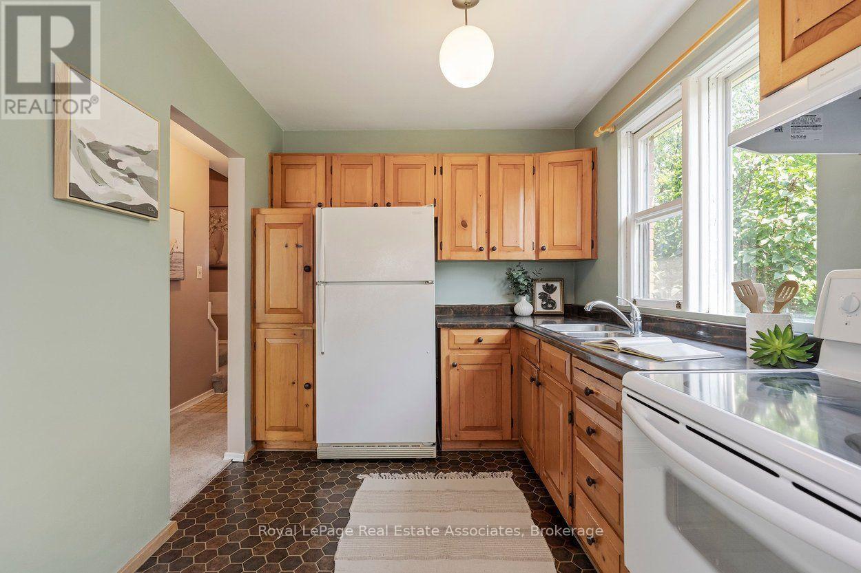 64 Mcintyre Crescent, Halton Hills (Georgetown), Ontario  L7G 1N3 - Photo 14 - W13671336