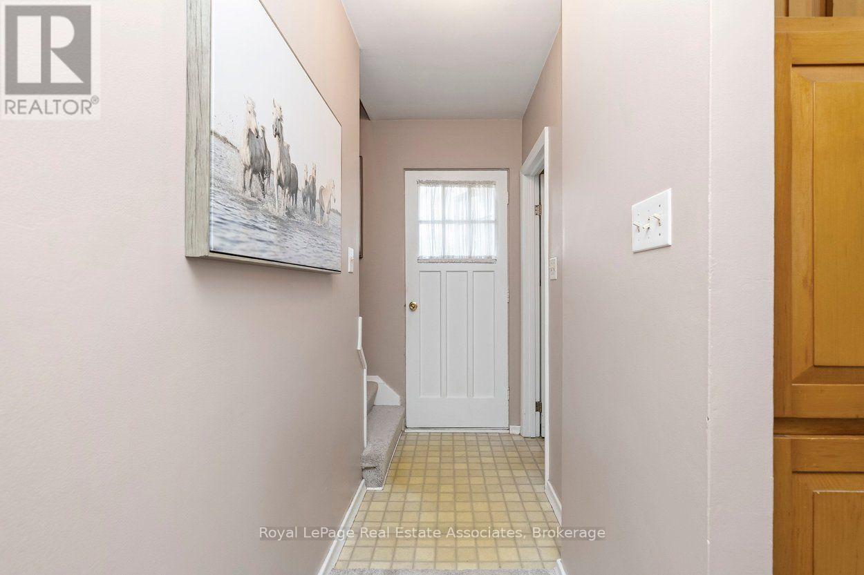 64 Mcintyre Crescent, Halton Hills (Georgetown), Ontario  L7G 1N3 - Photo 18 - W13671336