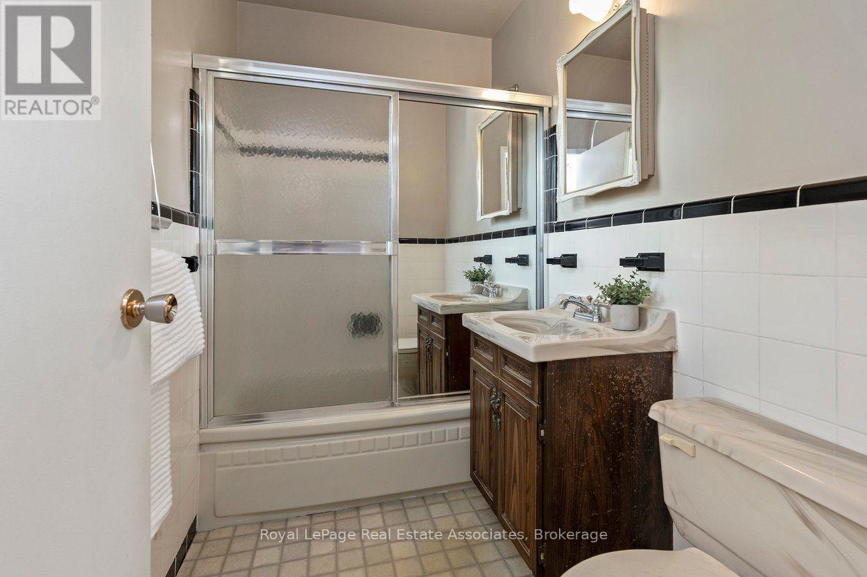 64 Mcintyre Crescent, Halton Hills (Georgetown), Ontario  L7G 1N3 - Photo 19 - W13671336