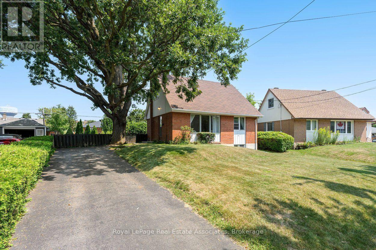 64 Mcintyre Crescent, Halton Hills (Georgetown), Ontario  L7G 1N3 - Photo 2 - W13671336
