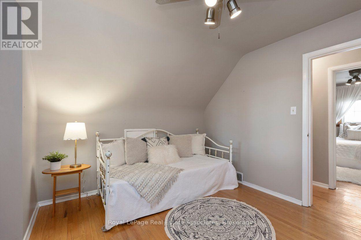 64 Mcintyre Crescent, Halton Hills (Georgetown), Ontario  L7G 1N3 - Photo 23 - W13671336