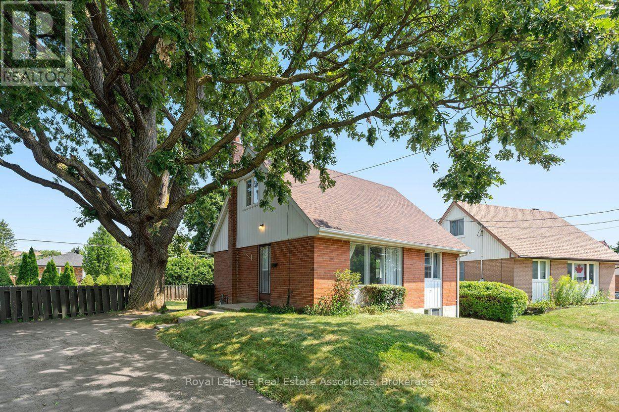 64 Mcintyre Crescent, Halton Hills (Georgetown), Ontario  L7G 1N3 - Photo 3 - W13671336