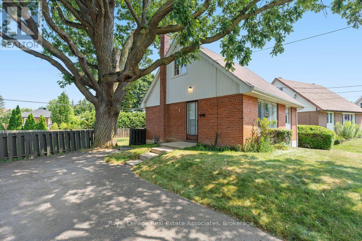 64 Mcintyre Crescent, Halton Hills (Georgetown), Ontario  L7G 1N3 - Photo 5 - W13671336