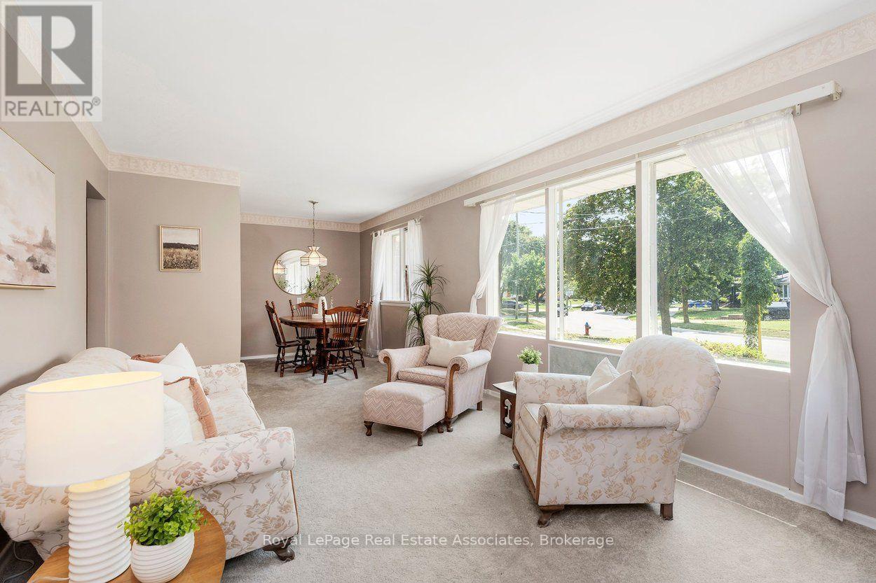 64 Mcintyre Crescent, Halton Hills (Georgetown), Ontario  L7G 1N3 - Photo 6 - W13671336