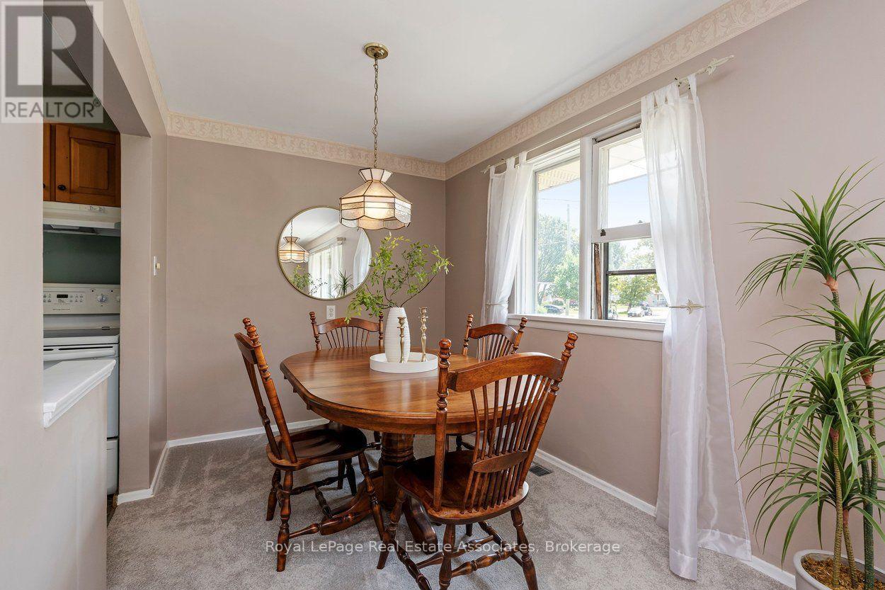 64 Mcintyre Crescent, Halton Hills (Georgetown), Ontario  L7G 1N3 - Photo 9 - W13671336