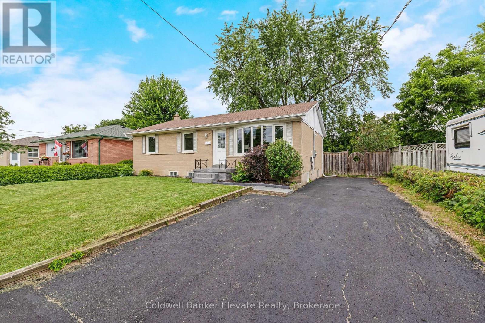 39 Mcgilvray Crescent, Halton Hills (Georgetown), Ontario  L7G 1L7 - Photo 3 - W13673428