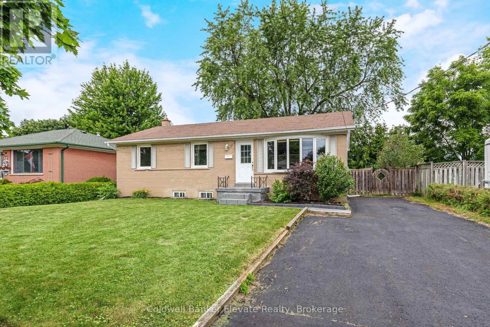 39 Mcgilvray Crescent, Halton Hills (Georgetown), Ontario  L7G 1L7 - Photo 4 - W13673428