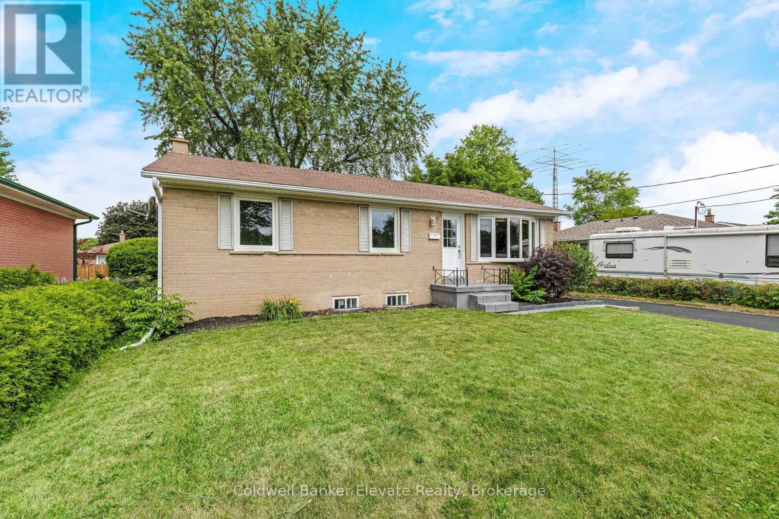 39 Mcgilvray Crescent, Halton Hills (Georgetown), Ontario  L7G 1L7 - Photo 5 - W13673428