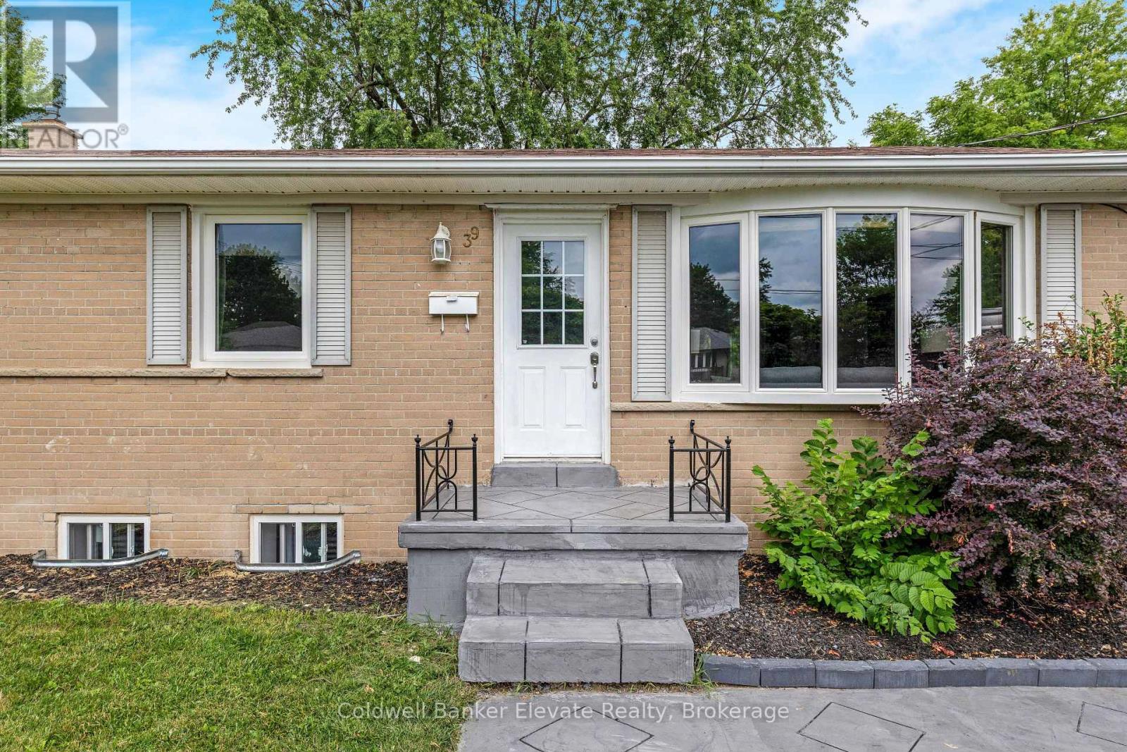 39 Mcgilvray Crescent, Halton Hills (Georgetown), Ontario  L7G 1L7 - Photo 7 - W13673428