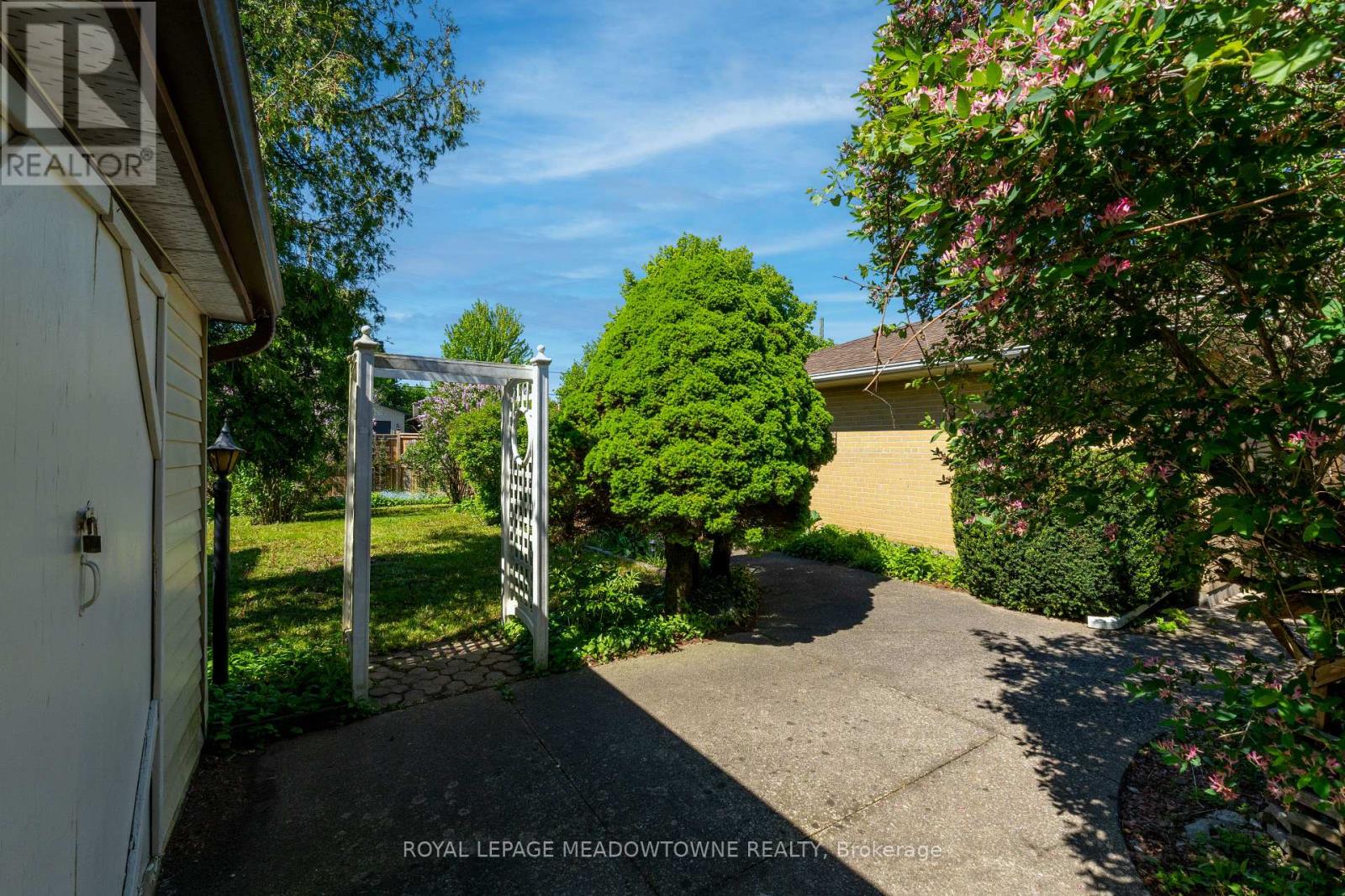 177 Delrex Boulevard, Halton Hills (Georgetown), Ontario  L7G 4E4 - Photo 20 - W13674776