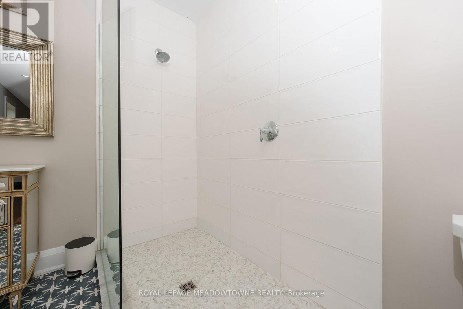 2 Bennett Place, Halton Hills (Glen Williams), Ontario  L7G 2X7 - Photo 17 - W13675024