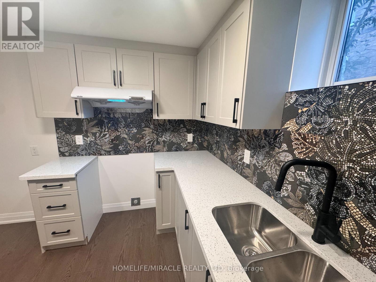 14 Berton Boulevard, Halton Hills (Georgetown), Ontario  L7G 6A5 - Photo 6 - W13680266