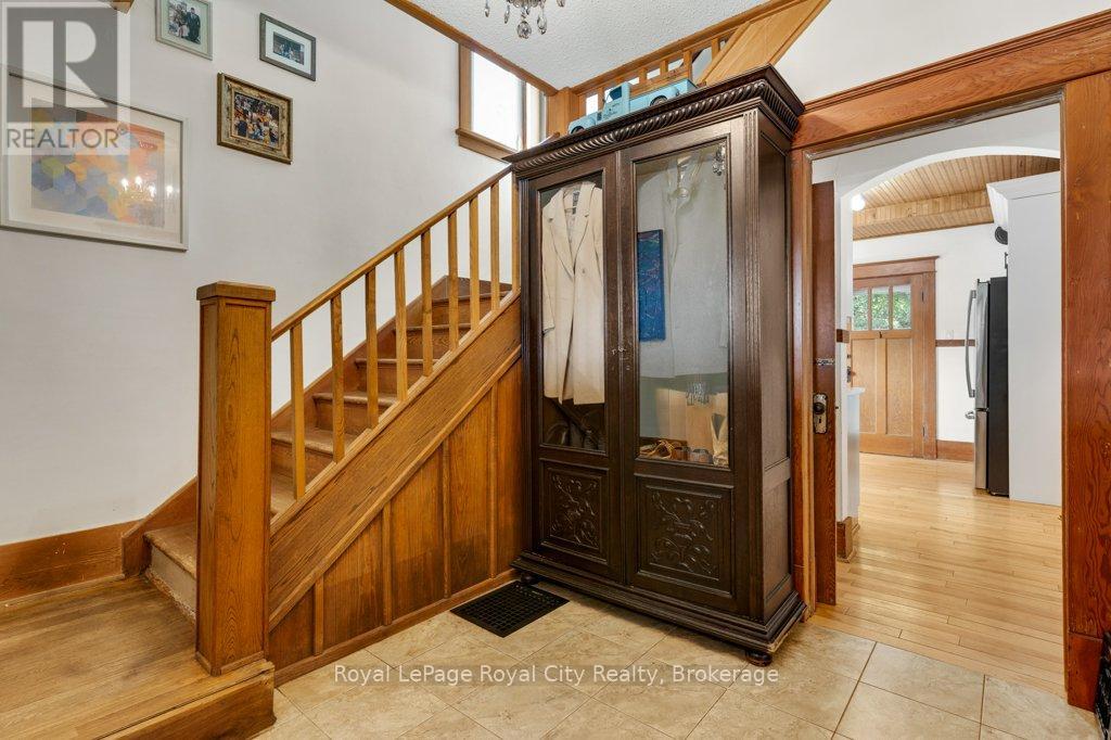 9 Wilbur Street N, Halton Hills (Ac Acton), Ontario  L7J 2C3 - Photo 11 - W13680606