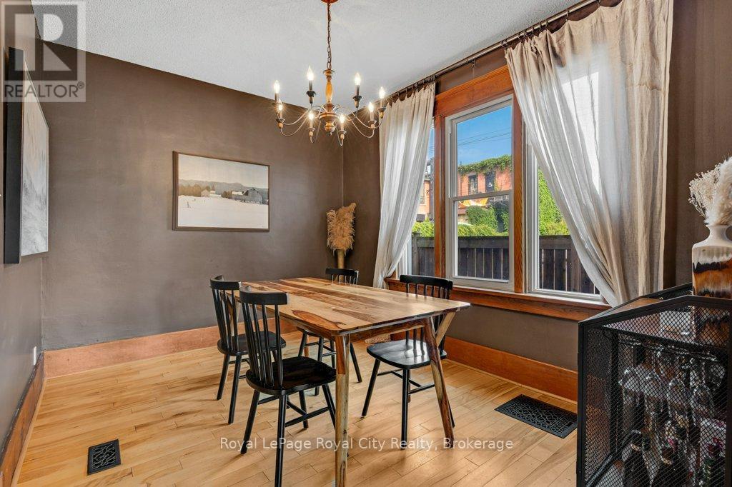 9 Wilbur Street N, Halton Hills (Ac Acton), Ontario  L7J 2C3 - Photo 18 - W13680606