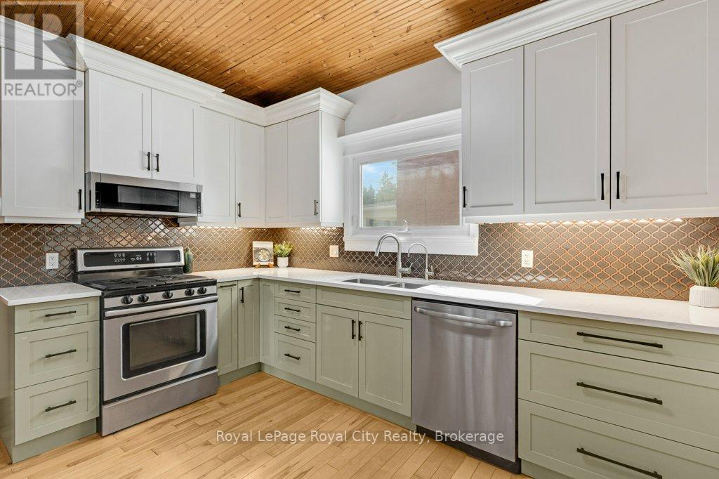 9 Wilbur Street N, Halton Hills (Ac Acton), Ontario  L7J 2C3 - Photo 2 - W13680606