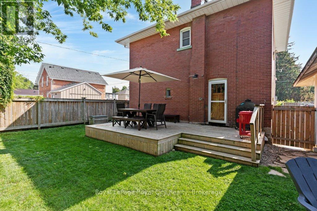9 Wilbur Street N, Halton Hills (Ac Acton), Ontario  L7J 2C3 - Photo 5 - W13680606