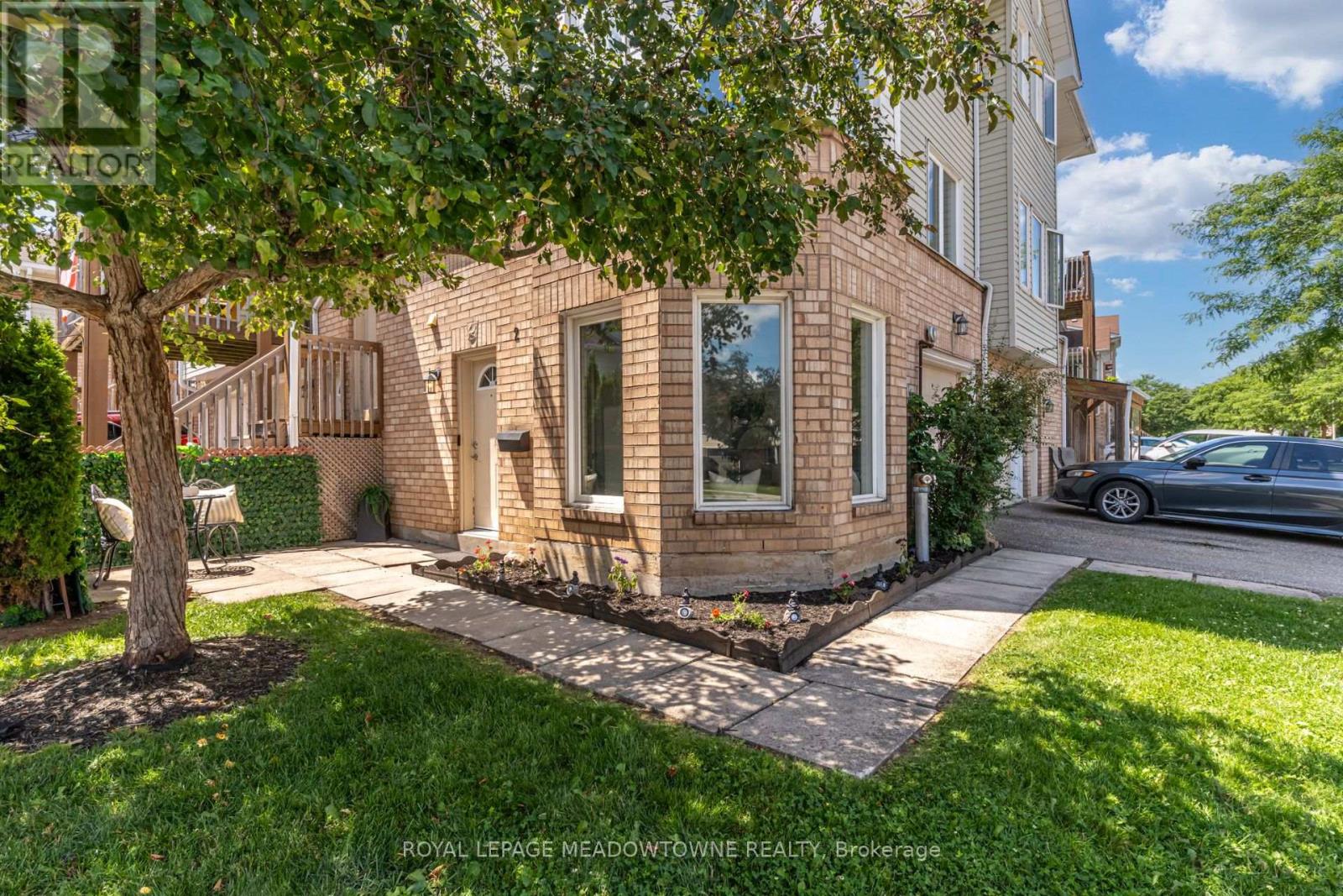 85 - 2 Wylie Circle, Halton Hills (Georgetown), Ontario  L7G 5M1 - Photo 2 - W13684166