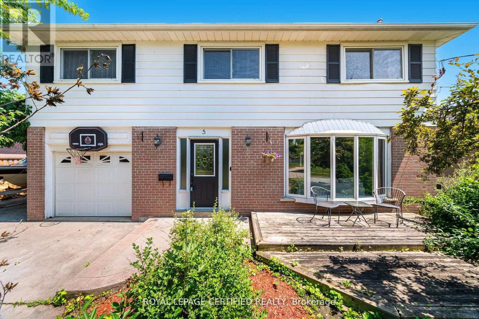 5 Stockman Crescent, Halton Hills (Georgetown), Ontario  L7G 1J5 - Photo 1 - W13686114