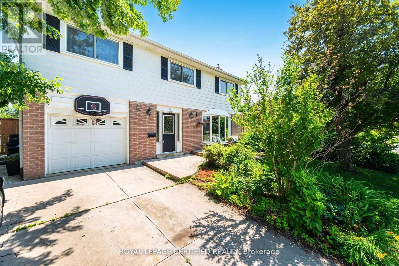 5 Stockman Crescent, Halton Hills (Georgetown), Ontario  L7G 1J5 - Photo 2 - W13686114