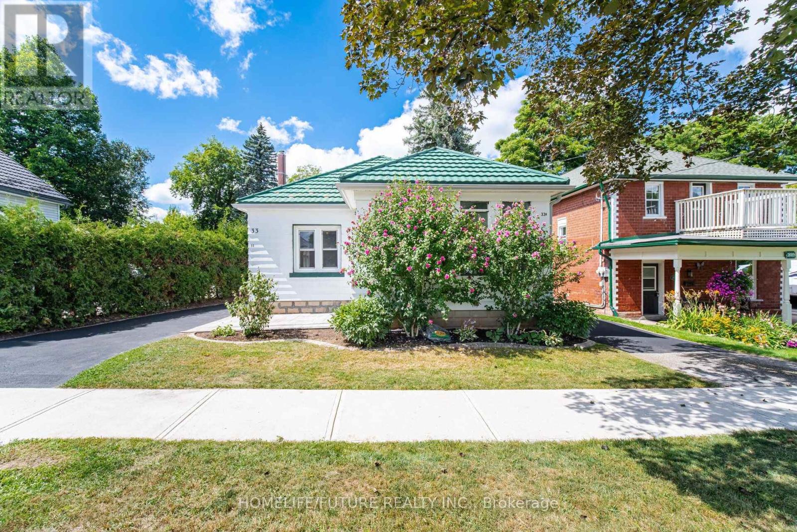 33 Brock Street, Halton Hills (Ac Acton), Ontario  L7J 1N3 - Photo 2 - W13687244