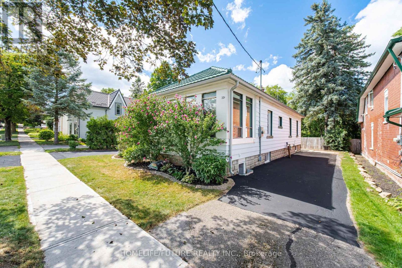 33 Brock Street, Halton Hills (Ac Acton), Ontario  L7J 1N3 - Photo 3 - W13687244