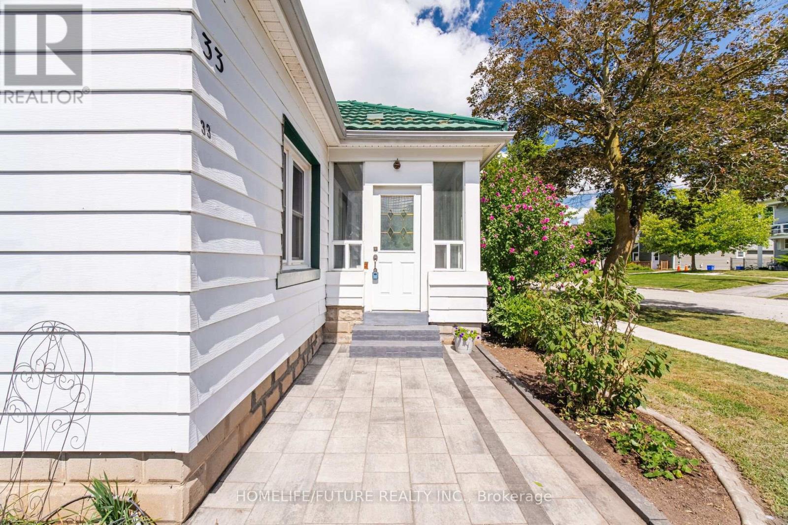 33 Brock Street, Halton Hills (Ac Acton), Ontario  L7J 1N3 - Photo 5 - W13687244