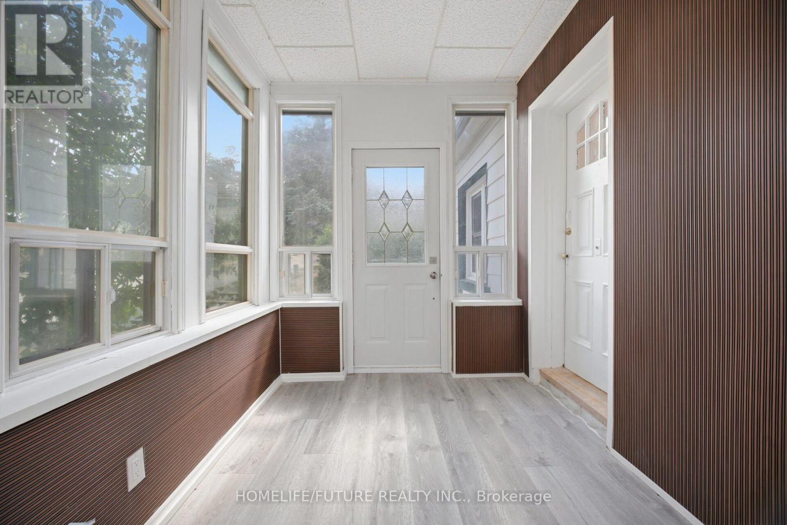 33 Brock Street, Halton Hills (Ac Acton), Ontario  L7J 1N3 - Photo 6 - W13687244