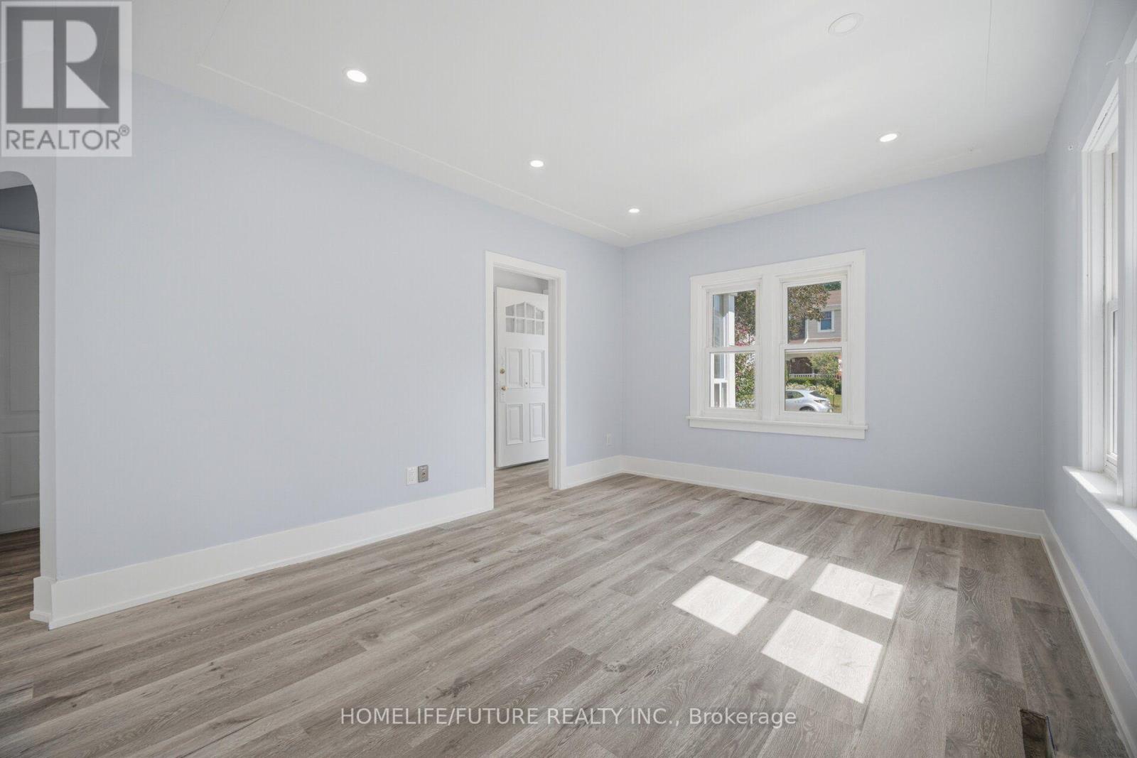 33 Brock Street, Halton Hills (Ac Acton), Ontario  L7J 1N3 - Photo 8 - W13687244