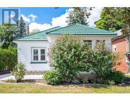 <div class="price">$796,000</div> 33 Brock Street, Halton Hills (Ac Acton)<br><div style="margin-bottom:8px;"><small>Homelife/future Realty Inc.</small></div><div class='bed_bath'>4 Bed | 2 Bath</div>