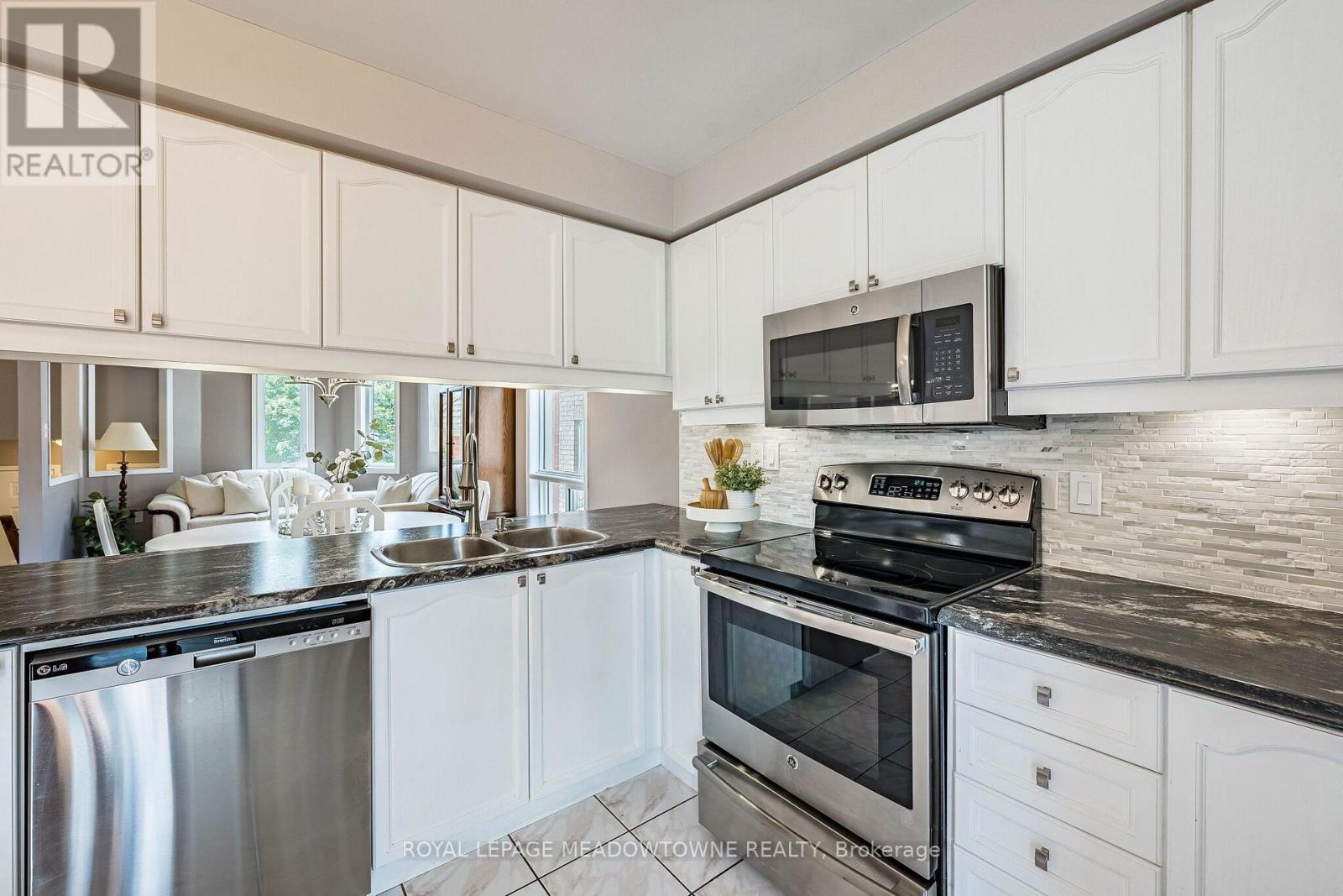 89 Standish Street, Halton Hills (Georgetown), Ontario  L7G 5W3 - Photo 13 - W13688290