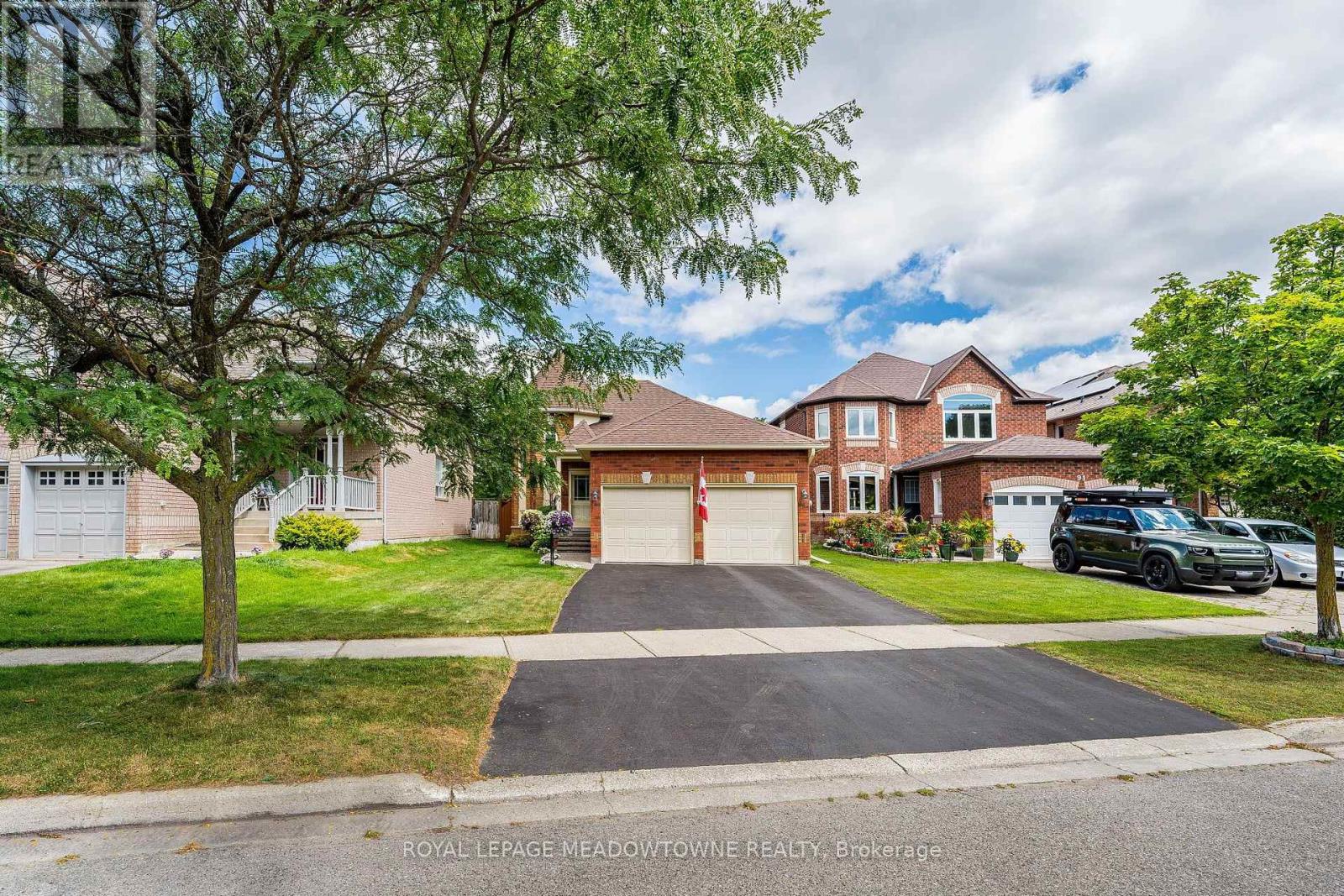 89 Standish Street, Halton Hills (Georgetown), Ontario  L7G 5W3 - Photo 2 - W13688290