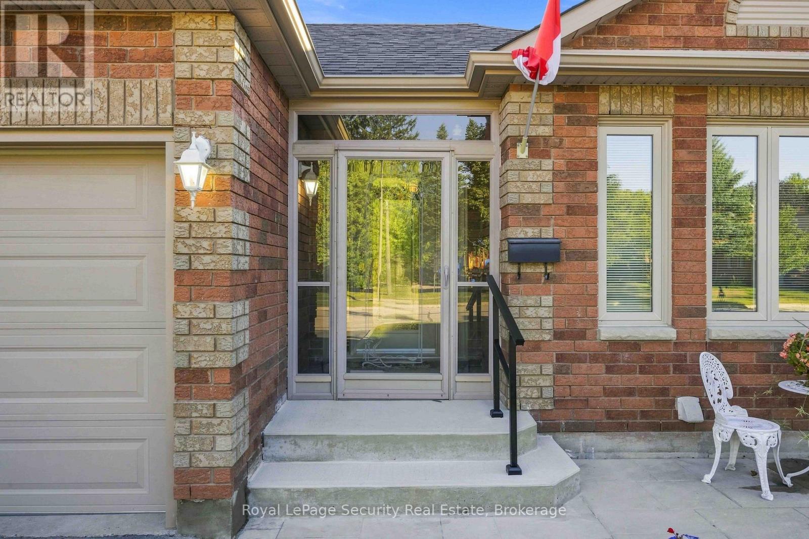 46 Birchway Place, Halton Hills (Ac Acton), Ontario  L7J 2X7 - Photo 2 - W13688450