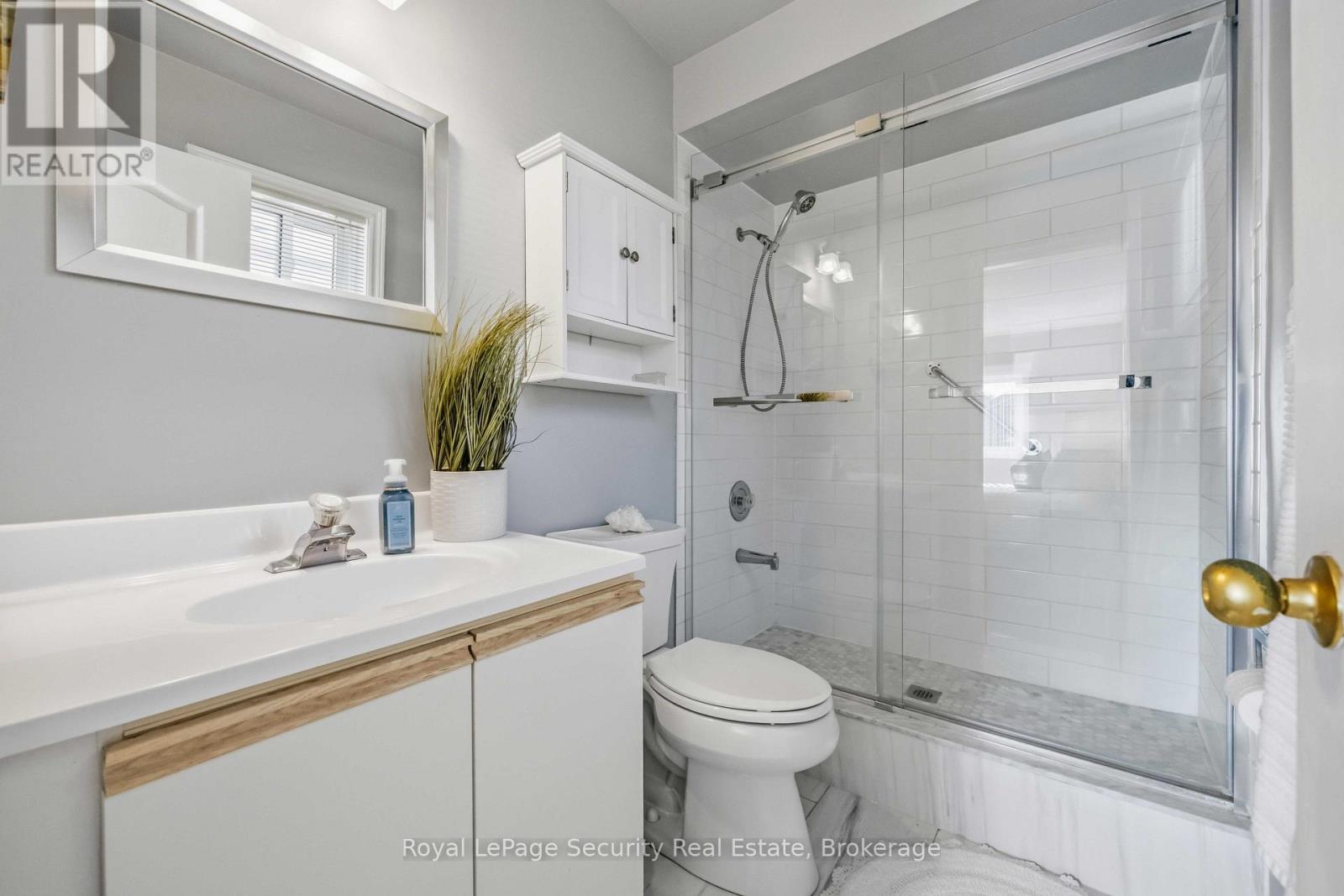 46 Birchway Place, Halton Hills (Ac Acton), Ontario  L7J 2X7 - Photo 21 - W13688450