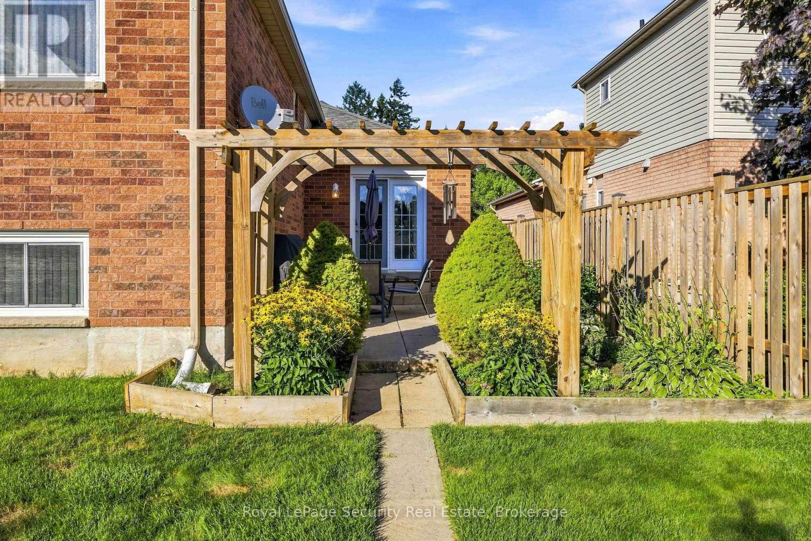 46 Birchway Place, Halton Hills (Ac Acton), Ontario  L7J 2X7 - Photo 44 - W13688450