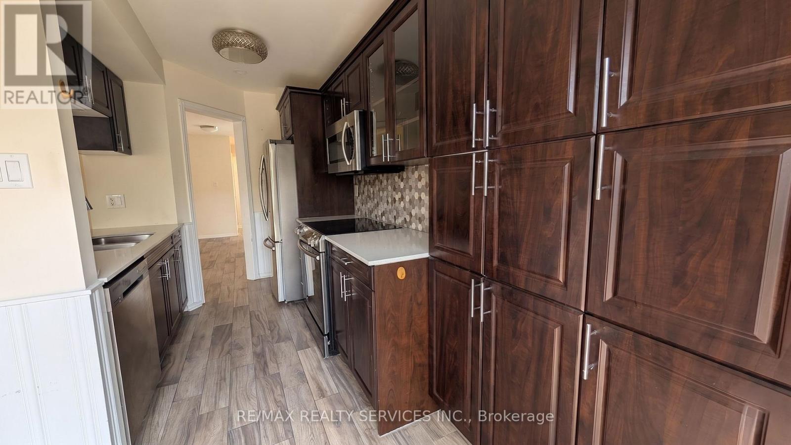 11 Beverly Lane, Halton Hills (Georgetown), Ontario  L7G 5L7 - Photo 3 - W13689042