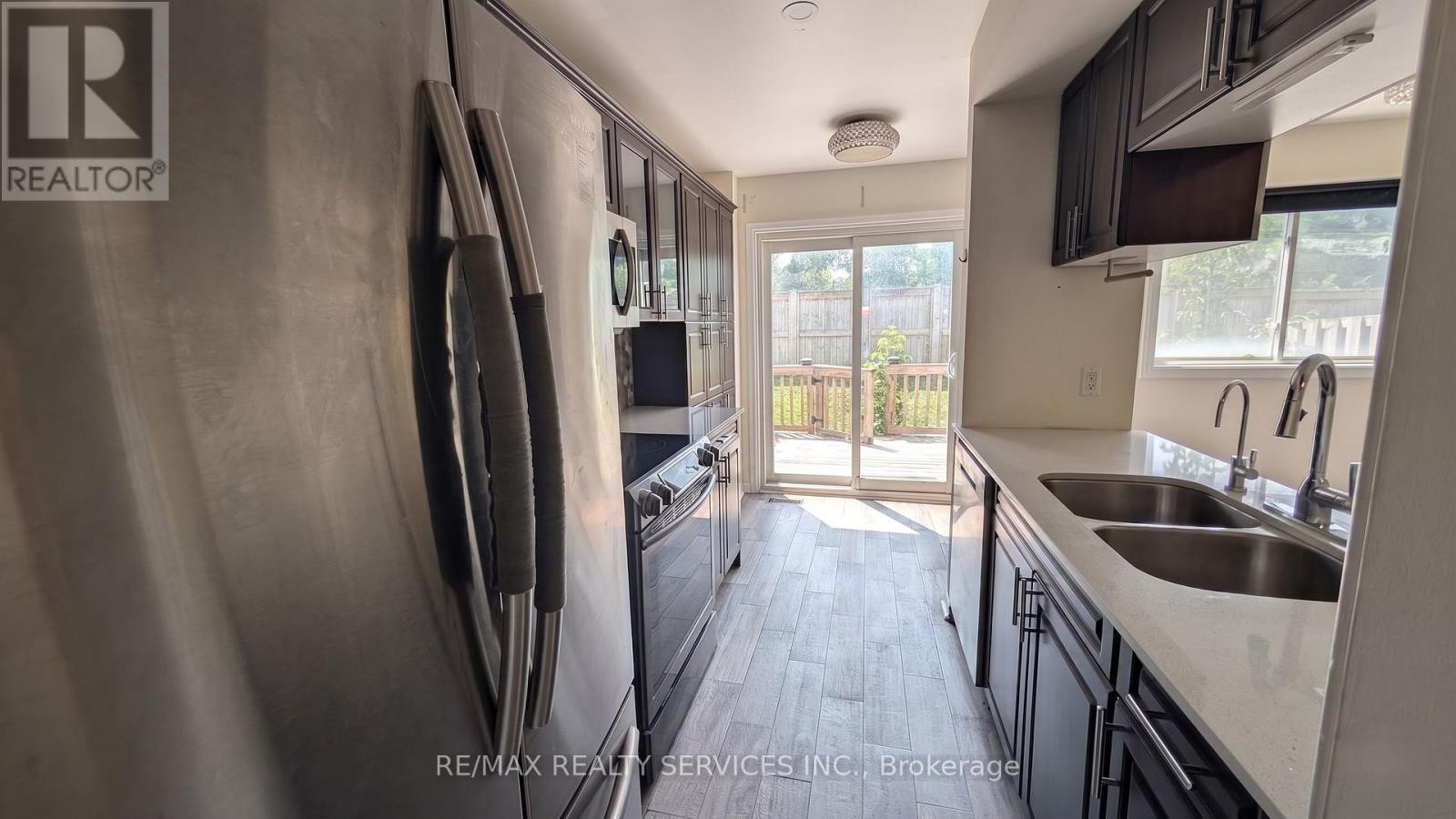 11 Beverly Lane, Halton Hills (Georgetown), Ontario  L7G 5L7 - Photo 4 - W13689042